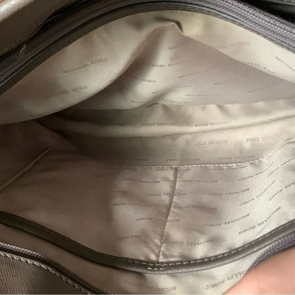 Michael Kors Jet Set Medium Purse Tote - Picture 6 of 9